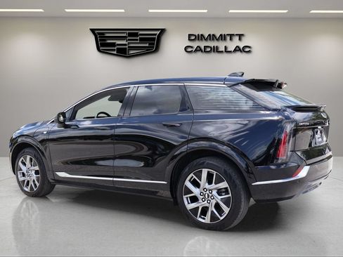 Certified 2025 Cadillac Optiq Luxury 2 w/ LPO, Floor Liner Package AWD/4WD image 7