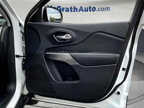 Used 2019 Jeep Cherokee Limited AWD/4WD image 32