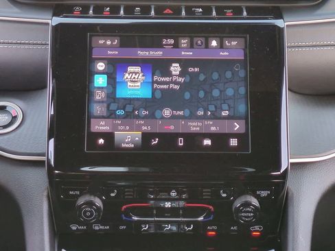 New 2025 Jeep Grand Cherokee Altitude image 29