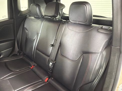 Used 2016 Jeep Renegade Trailhawk w/ Premium Trailhawk Package AWD/4WD image 20