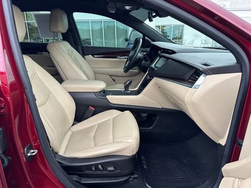 Used 2017 Cadillac XT5 Luxury w/ Driver Awareness Package FWD image 16