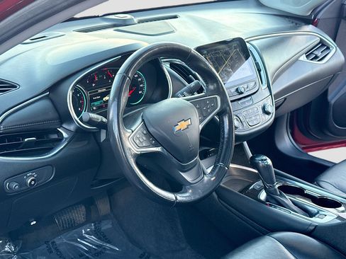 Used 2018 Chevrolet Malibu Premier w/ Premier Sun and Wheel Package image 4