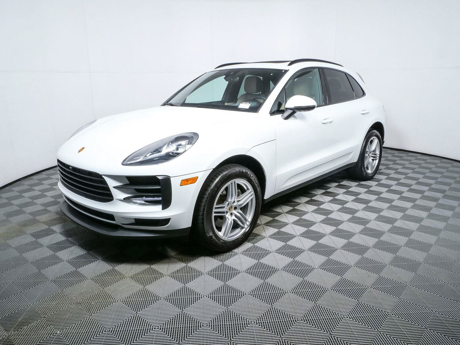 Certified 2021 Porsche Macan AWD/4WD image 1
