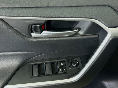 Used 2021 Toyota RAV4 XLE image 24