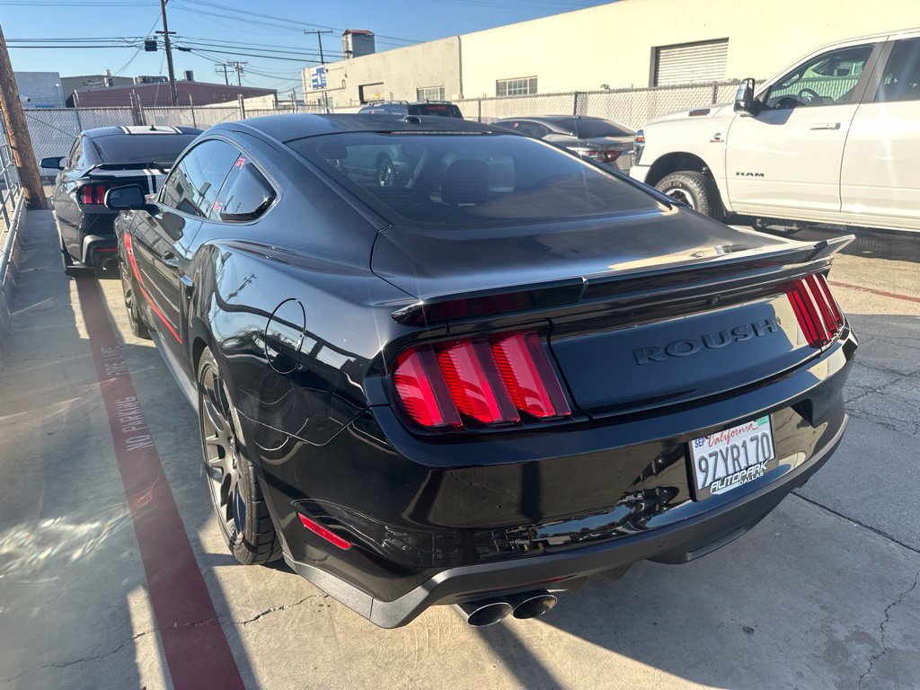 Used 2017 Ford Mustang GT Premium w/ GT Performance Package RWD image 7