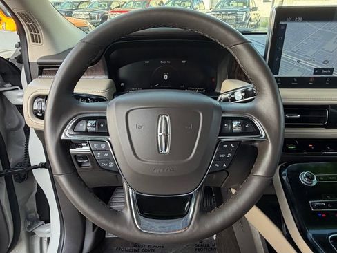 Used 2022 Lincoln Nautilus Reserve image 21