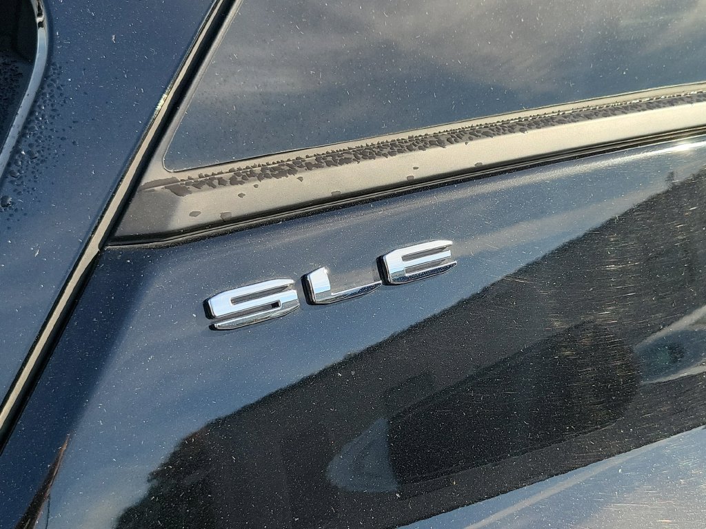Used 2024 GMC Terrain SLE FWD image 12