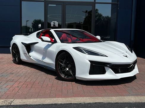 Used 2024 Chevrolet Corvette Z06 RWD image 8