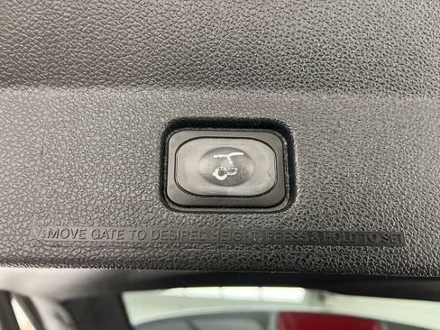 Used 2018 Ford Explorer XLT w/ Equipment Group 202A AWD/4WD image 35