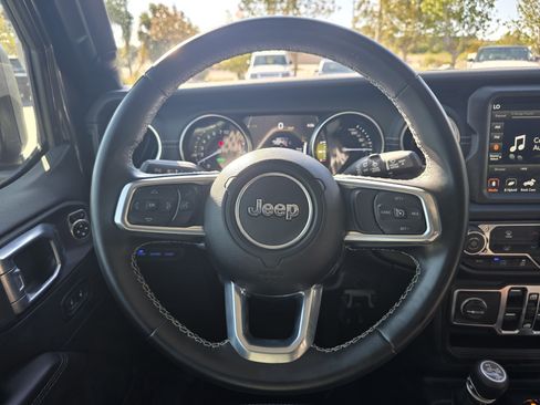 Used 2022 Jeep Wrangler Unlimited Sahara image 32