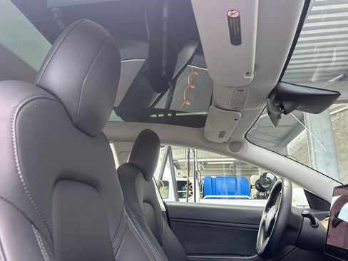 Used 2018 Tesla Model 3 Mid Range image 15