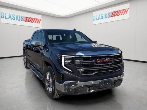 Used 2022 GMC Sierra 1500 SLT w/ SLT Premium Plus Package AWD/4WD image 1