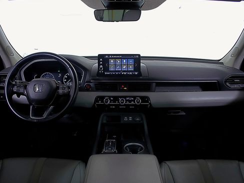 Used 2023 Honda Pilot Touring image 14