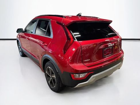 Used 2025 Kia Niro EX w/ EX Cold Weather Package FWD image 5