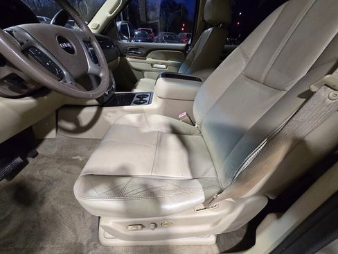 Used 2010 GMC Yukon SLT w/ SLT Chrome Package image 11