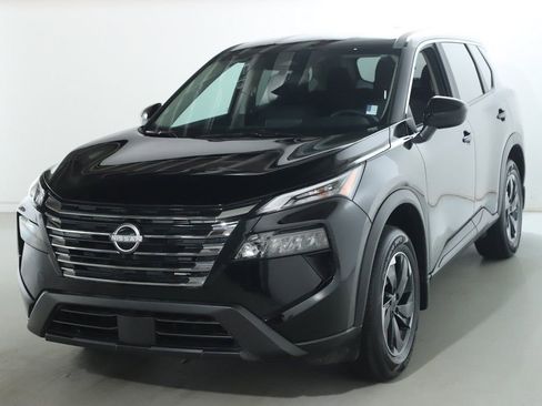 Certified 2026 Nissan Rogue SV image 4