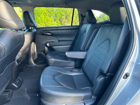Used 2024 Toyota Highlander XLE image 13