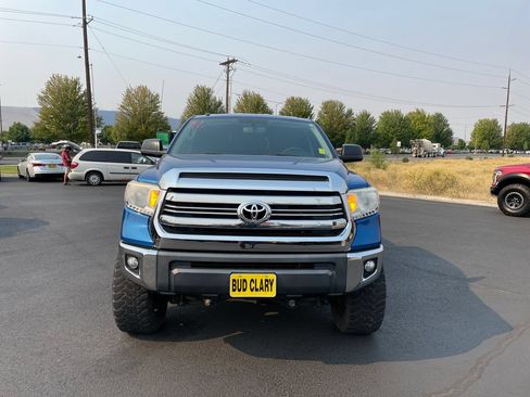 Used 2016 Toyota Tundra SR5 w/ TRD Off Road Package AWD/4WD image 8
