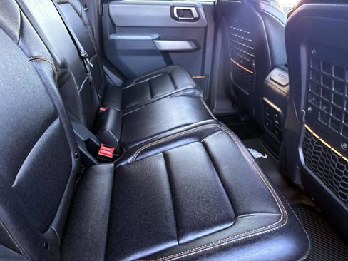 Used 2023 Ford Bronco Badlands image 12