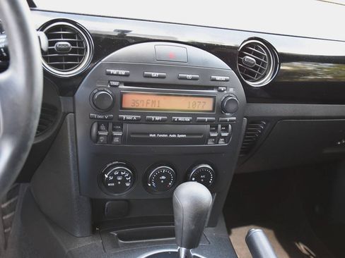 Used 2006 MAZDA MX-5 Miata Touring RWD image 15