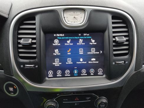 Used 2017 Chrysler 300 C image 25