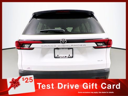 Used 2024 Toyota Grand Highlander FWD image 1