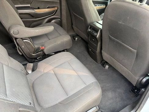 Used 2023 GMC Acadia SLE FWD image 35