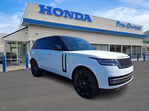 Used 2025 Land Rover Range Rover SE AWD/4WD image 3
