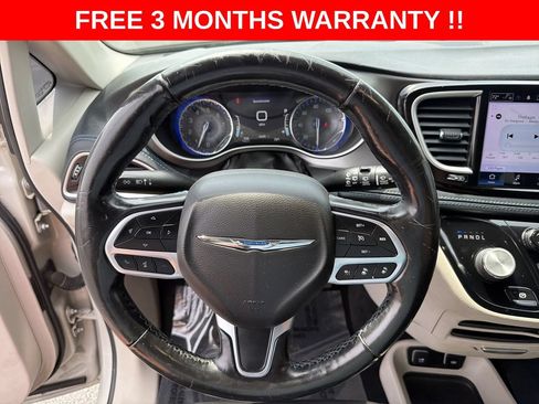 Used 2021 Chrysler Pacifica Touring-L FWD image 15