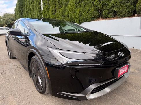 Used 2024 Toyota Prius Prime FWD image 2