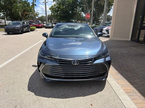 Used 2019 Toyota Avalon Limited FWD image 2