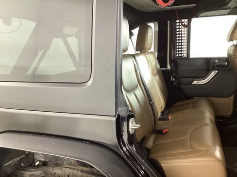 Used 2015 Jeep Wrangler Unlimited Rubicon w/ Dual Top Group image 10