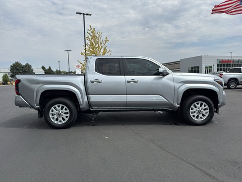 Certified 2024 Toyota Tacoma SR5 AWD/4WD image 3