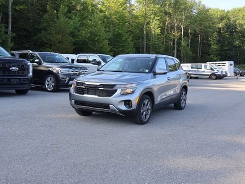 Used 2024 Kia Seltos LX AWD/4WD image 3