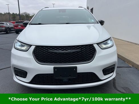 Certified 2025 Chrysler Pacifica Limited image 9