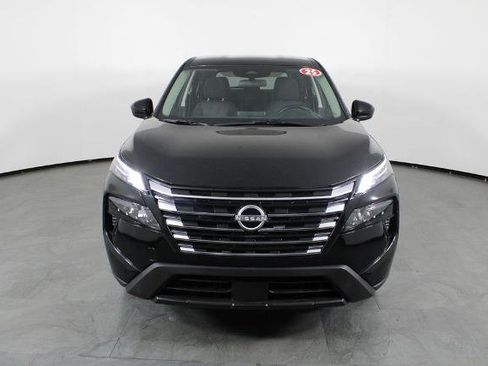 Certified 2025 Nissan Rogue SV image 14