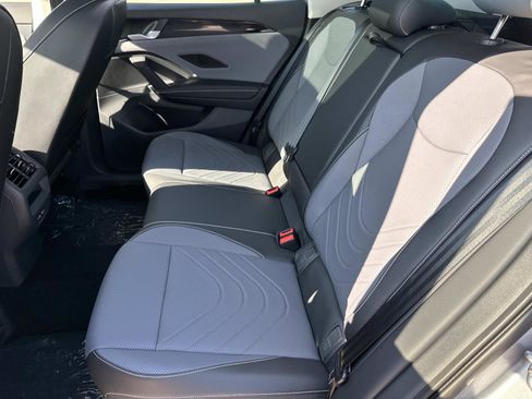 New 2025 Volkswagen Tiguan SE image 12