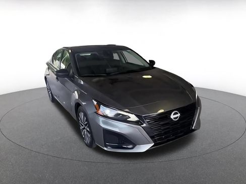 Used 2026 Nissan Altima 2.5 SV FWD image 3