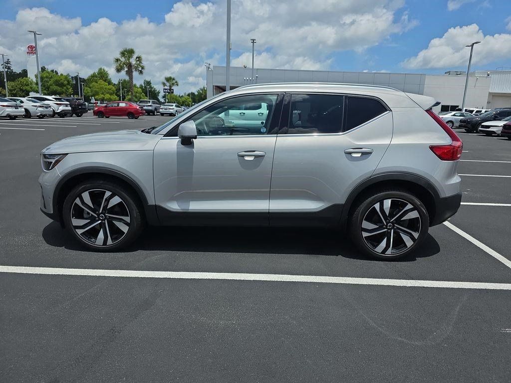 Used 2023 Volvo XC40 B5 Plus w/ Driver Assist Package AWD/4WD image 9