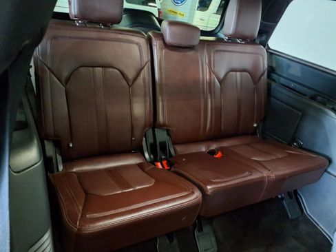 Used 2022 Ford Expedition Limited image 10
