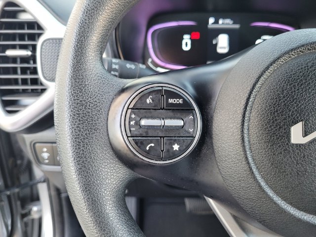 Certified 2025 Kia Soul LX w/ LX Technology Package FWD image 23