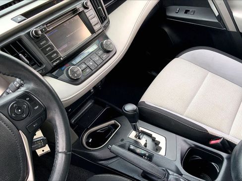 Used 2017 Toyota RAV4 XLE FWD image 16