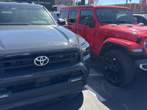 Used 2025 Toyota 4Runner SR5 image 1