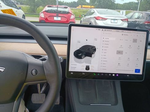 Used 2024 Tesla Model Y Long Range AWD/4WD image 13