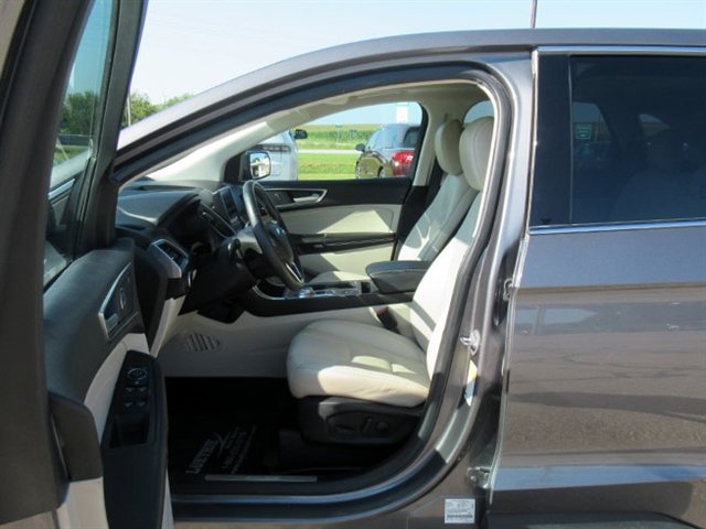 Used 2022 Ford Edge Titanium AWD/4WD image 13