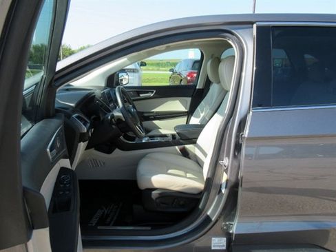 Used 2022 Ford Edge Titanium AWD/4WD image 13