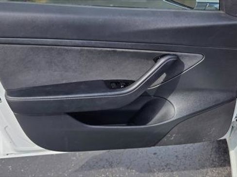 Used 2020 Tesla Model 3 Standard Range image 11