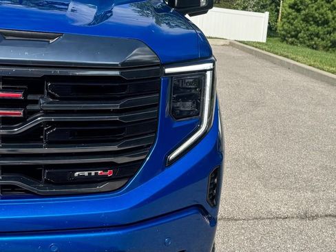 Used 2022 GMC Sierra 1500 AT4 w/ AT4 Premium Package AWD/4WD image 9
