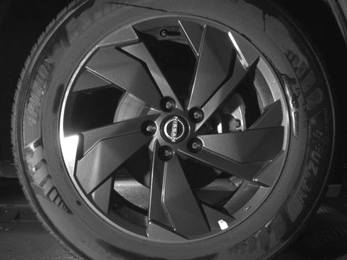 Used 2025 Nissan Rogue SV image 13