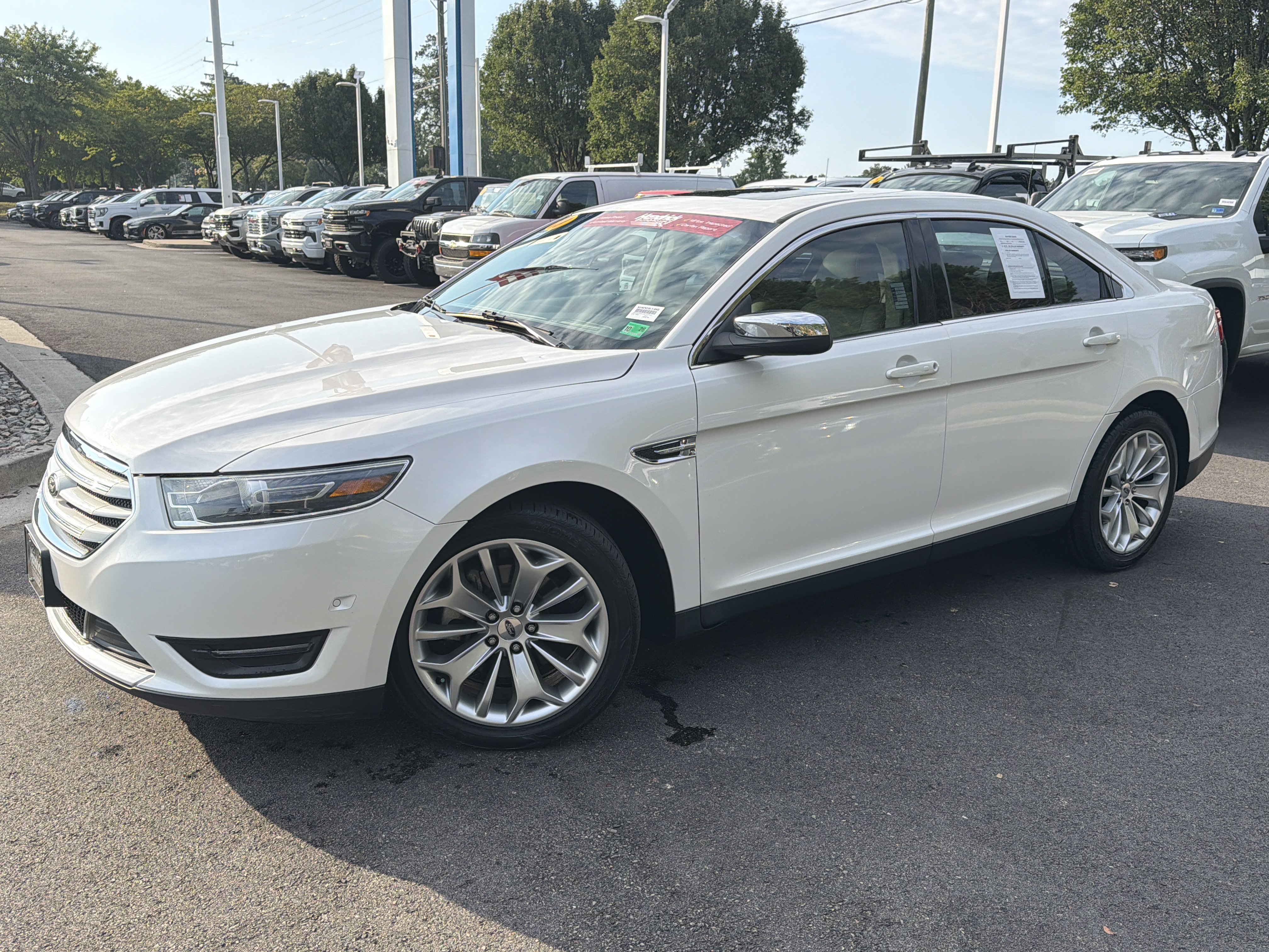 Used 2018 Ford Taurus Limited w/ Driver Assist Package FWD image 5